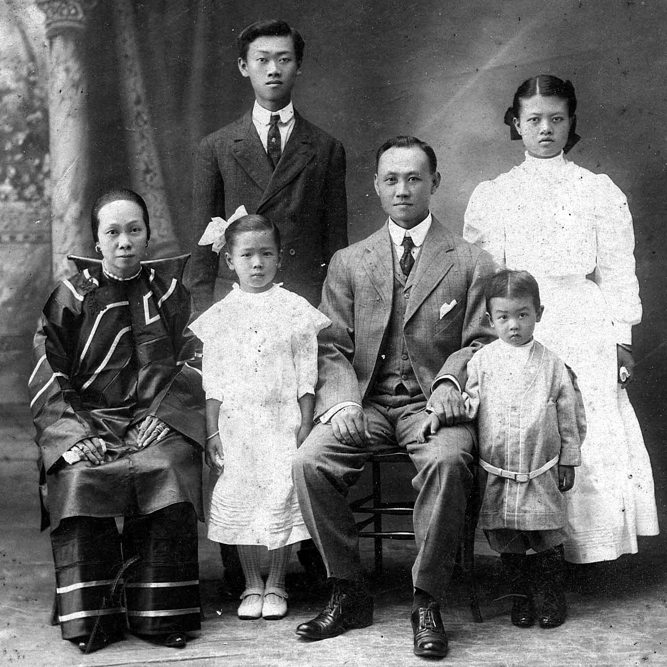 Tong Phong Family
